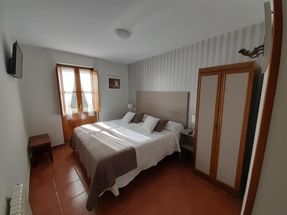 La Casona Del Jou Guest House Ortiguero Exterior photo