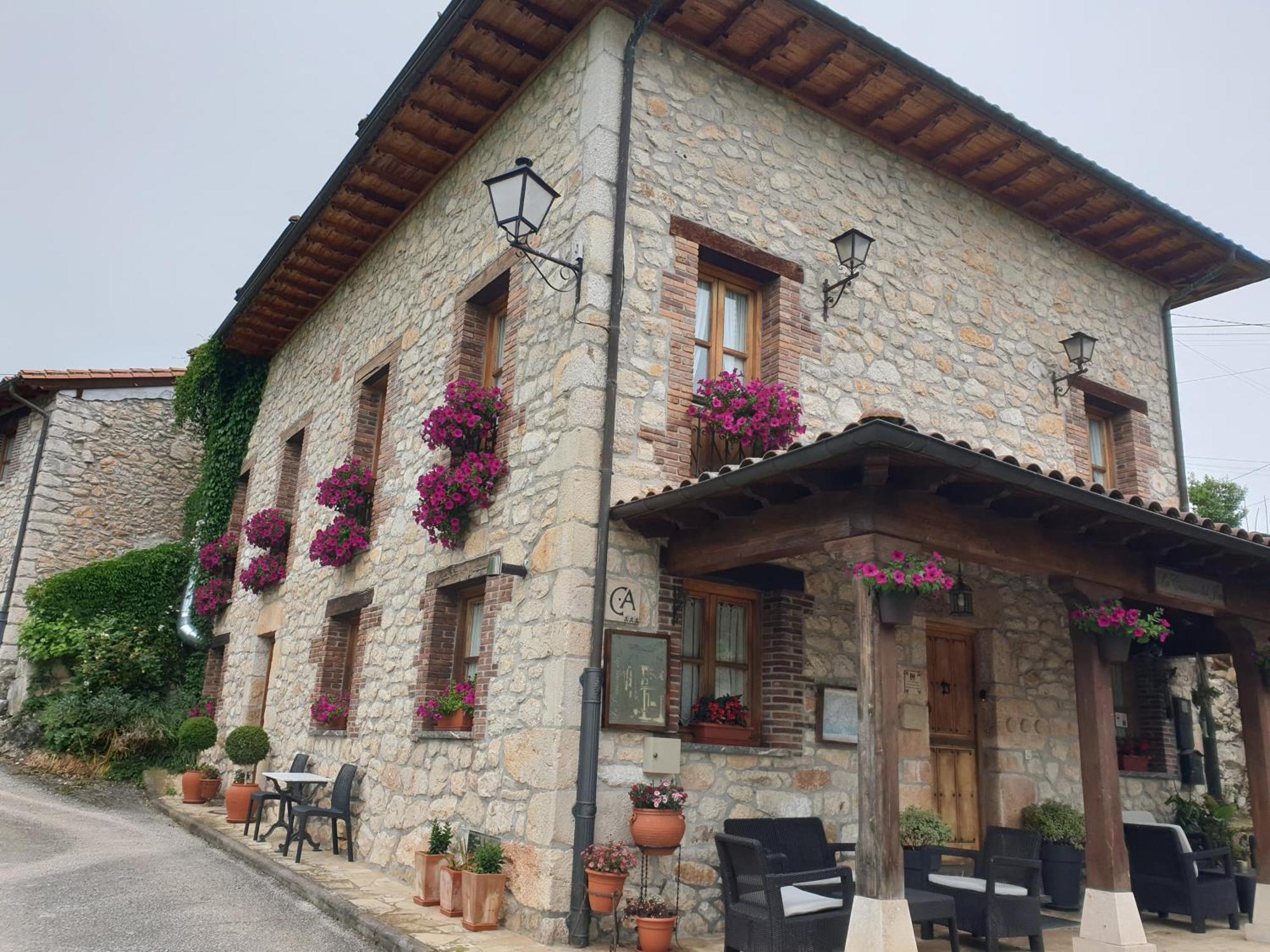 La Casona Del Jou Guest House Ortiguero Exterior photo